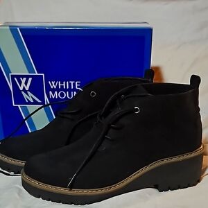 White Mountain Black Suede Boots